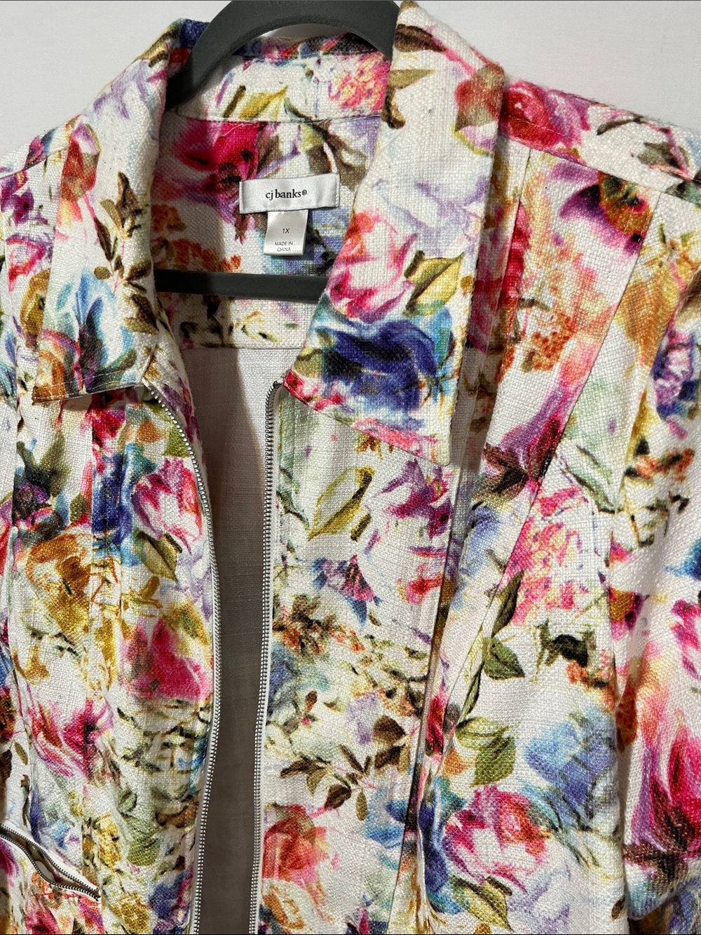 Floral White Pink Blue Yellow & Green 🌼 Plus Gorgeous Silver Zip Front Jacket